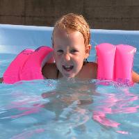 Pixwords Billedet med barn, svomme, vand, pool, svomning, dreng, person, Charlotte Leaper (Cleaper)
