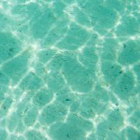 Pixwords Billedet med vand, refleksion, grøn, klar, sand, torquoise Tassapon - Dreamstime