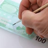 mand, penge, hand, euro, 100, gron Igor Sinitsyn (Igors)