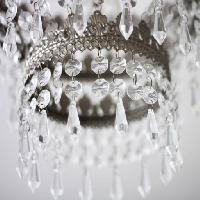 Pixwords Billedet med glas, lys, lysekrone, krystal, diamant Jiri Vaclavek (Jonnysek)
