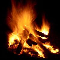 Pixwords Billedet med brand, træ, brænde, mørke Hong Chan - Dreamstime