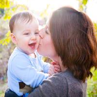mor, dreng, barn, kærlighed, kys, lykkelig, ansigt Aviahuismanphotography - Dreamstime