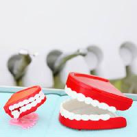 Pixwords Billedet med tænder, rød, maxilar, fødder, tandlæge Pavel Losevsky - Dreamstime