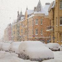 Pixwords Billedet med vinter, sne, biler, bygninger, sner Aija Lehtonen - Dreamstime