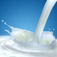 Pixwords Billedet med mælk, hæld, hvid, blå Cornelius20 - Dreamstime