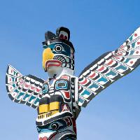 Pixwords Billedet med totem, farver, gul, fugl, vinger, Mark Hryciw - Dreamstime